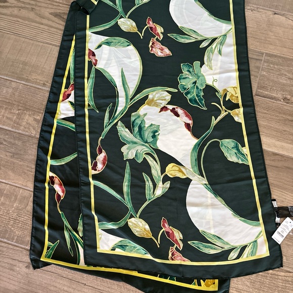 White House Black Market Women's Scarf Green Floral Tag - Picture 2 of 5